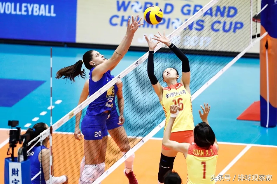 心疼一幕朱婷救球,心疼女排瞬间