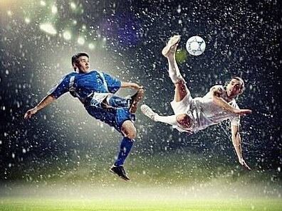 职业球员踢球小技巧,业余球员雨天踢球视频