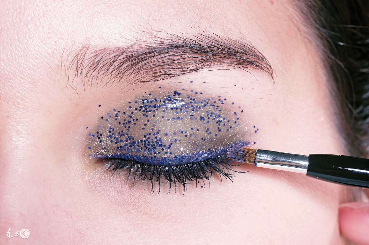 卸妆怎么才是正确的方法,卸妆不好闷痘怎么处理