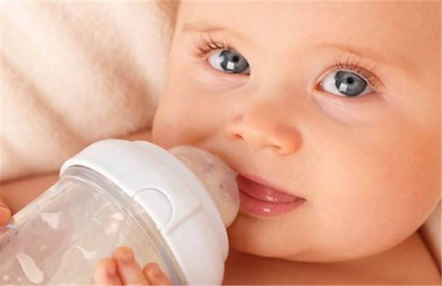 产妇难忍阵痛求剖腹,产妇腹疼难忍