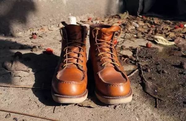 秋冬必入的马丁靴,秋冬季节少不了一双马丁靴