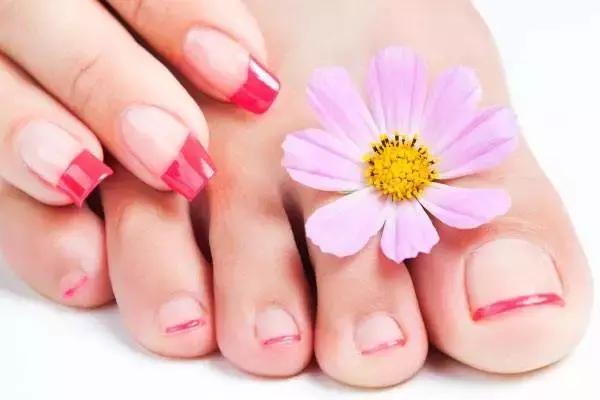 银屑病指甲上有凹陷小坑怎么治疗,手上有银屑病抹什么药起效快