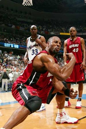 大梦奥尼尔都在巅峰的话谁厉害,大梦奥尼尔尤因罗宾逊