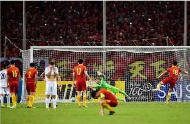 中超球迷骂裁判,中超第22轮再现争议判罚