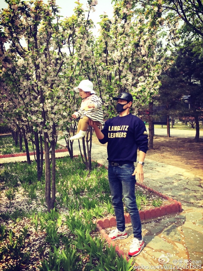 《中餐厅》里的张亮原来是个炫女狂魔，每天不重样！