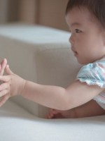 宝宝刚开始长牙影响睡眠怎么解决,婴儿长牙饮食