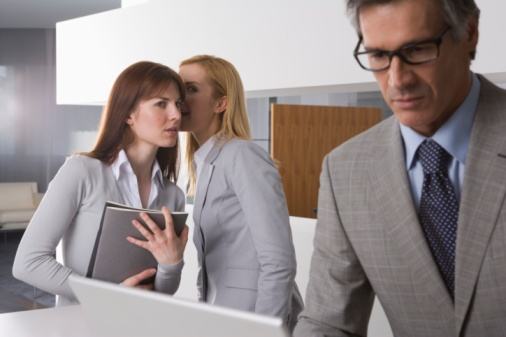 在职场中被小人恶意中伤怎么应对,如何应对职场小人和表里不一的人