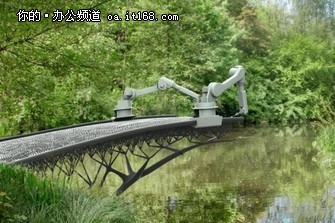 又是3D打印桥,不过这次在荷兰,也能通行自行车了