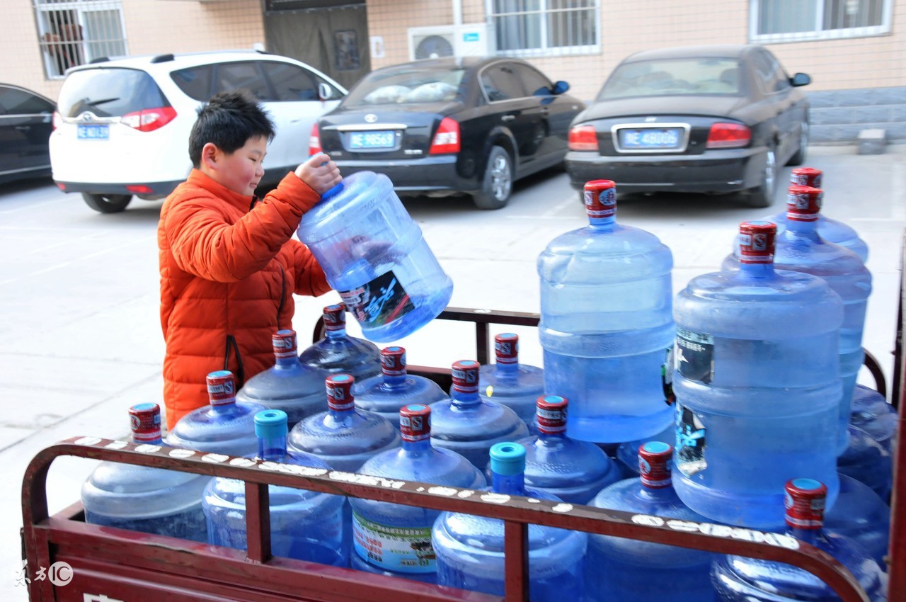 开一家桶装水送水店赚不赚钱,桶装水赚钱是真的吗