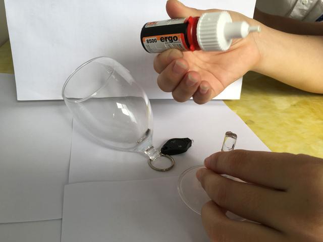 502粘合剂可以粘合玻璃吗,强力502胶水可以粘玻璃