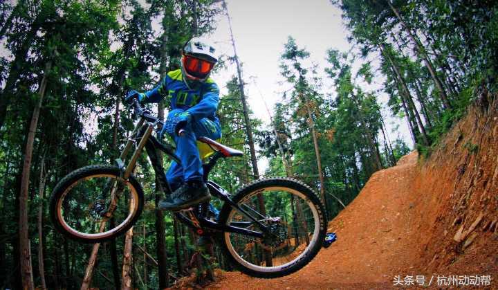 杭州足球公园有哪些,杭州西湖相当于几个球场