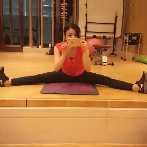 女明星为了减肥竟然这么拼！水煮就算了，有的还吃蛐蛐···