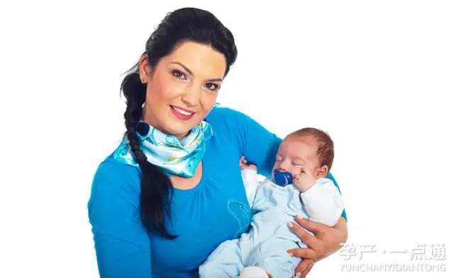 照顾月子产妇和宝宝的月嫂,月子要婆婆还是月嫂照顾