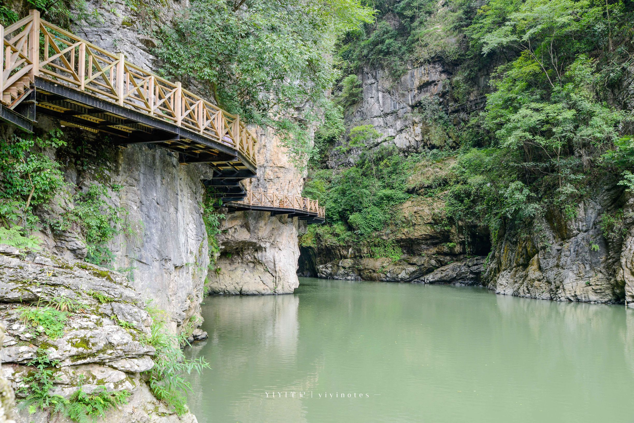 贵阳周边悬崖栈道景区介绍,贵州大峡谷风景区