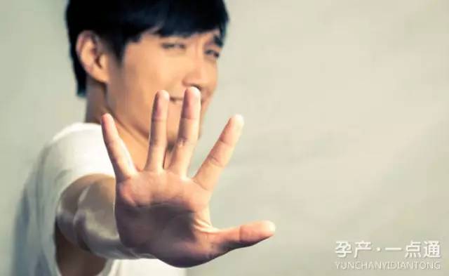 月子里让家里人照顾还是请月嫂,月子期间婆婆照顾还要月嫂吗