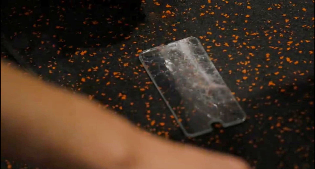 手机容易被坐弯吗,手机被坐弯了还能修吗