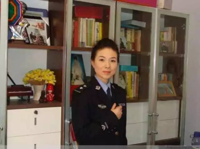 莲笙：《讲什么矜持？》