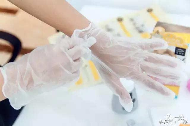 如何评价李宇春的先锋感时尚造型,李宇春怎么打扮都像中性人