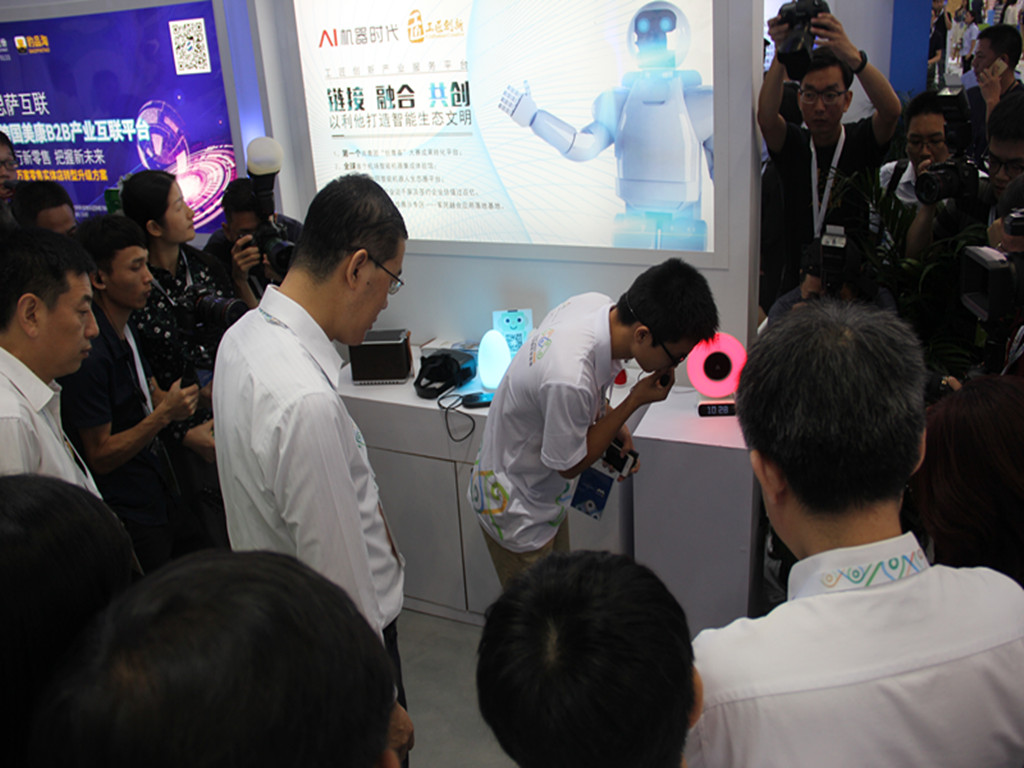 让领导驻足、CCTV采访，全国最大AI生态链“机器时代”到底多强？