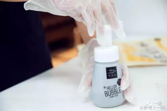 如何评价李宇春的先锋感时尚造型,李宇春怎么打扮都像中性人