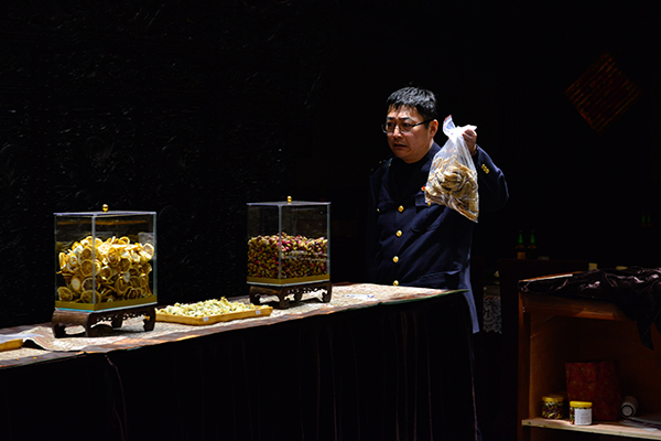 记者暗访上海药店天价药,药店销售假冒伪劣药材