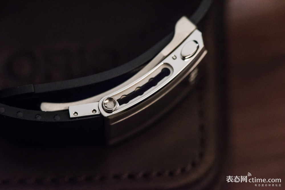 鐖嗘鎬т环姣旀渶楂樼殑闃叉按鎵嬭〃,鑻规灉娼滄按琛ㄥ灏戦挶