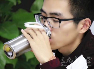 千滚水不能泡茶真相究竟如何,千滚水能喝吗科学解释