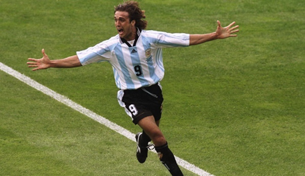 足坛历史十大1号巨星,20世纪足坛公认十大巨星排名