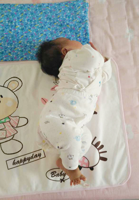 宝宝睡觉趴着翘屁股睡是什么原因,宝宝屁股翘着腿缩着睡觉怎么回事