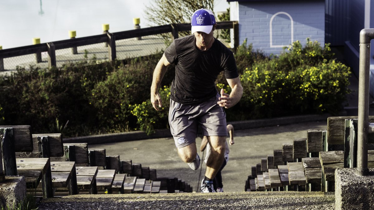 足球和篮球哪个更燃脂,篮球什么动作燃脂最快