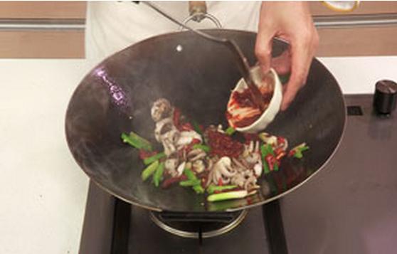 脆爽墨鱼仔的做法,墨鱼仔怎么做不辣又好吃