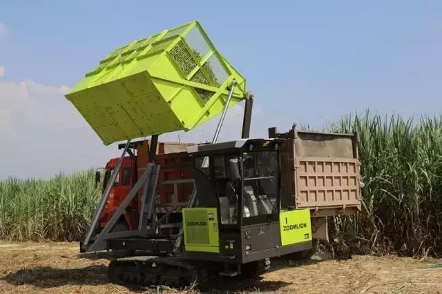 黄金搭档甜蜜相约—中联重科AS60甘蔗机+转运车开启蔗收新模式