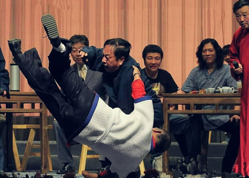 相声演员李大白话,相声演员调侃国足