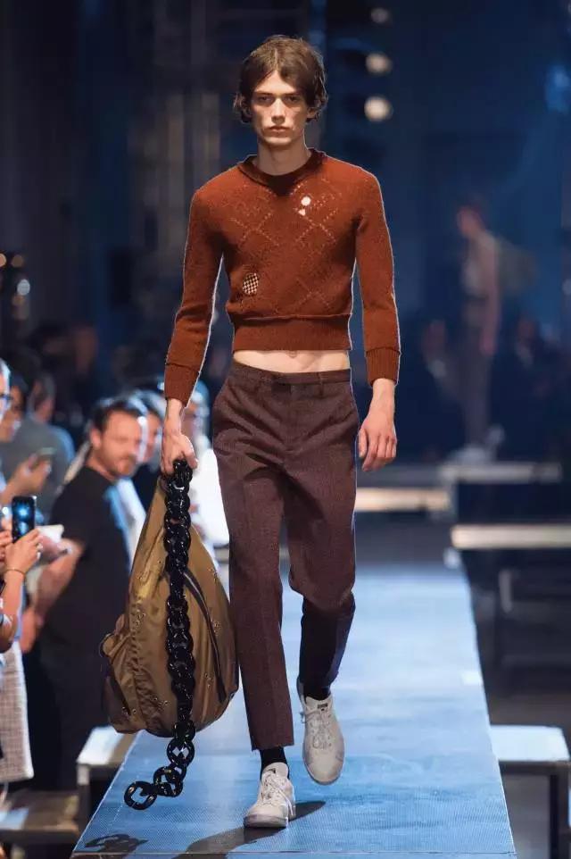 潮牌vetements带俄罗斯字母,vetement官方旗舰店潮牌