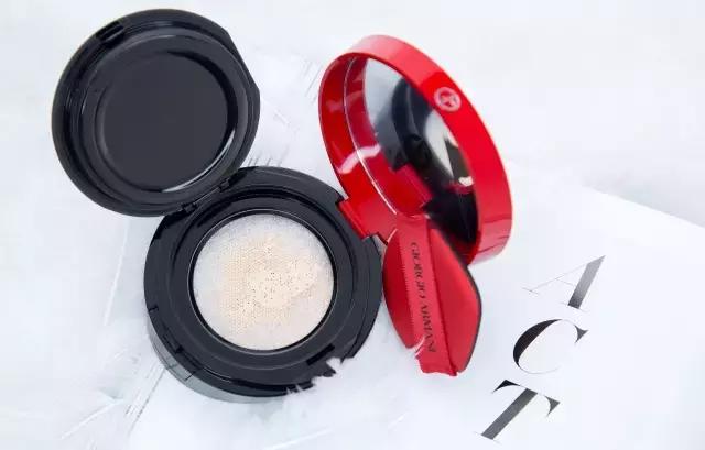 超级好用的人气气垫推荐给大家,这是我用过最好用的粉底配音