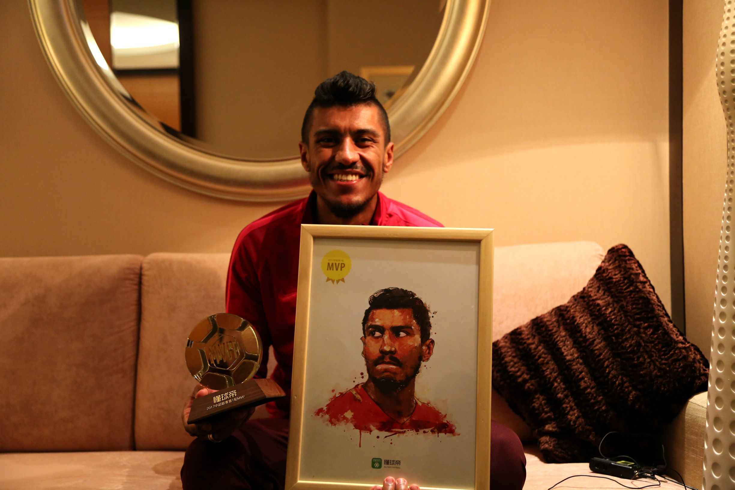 风雨交加，一路流浪，与命运抗争的*力暴**鸟永不沉沦