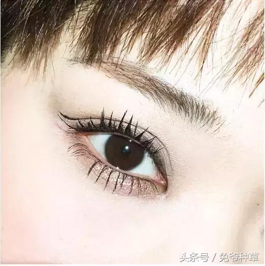 “折痕眼线”是个什么鬼？能让眼睛放大两倍，你要不要学？