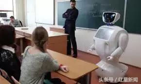 俄罗斯小哥保安殴打不戴口罩者,俄罗斯保镖被猛击两拳反击