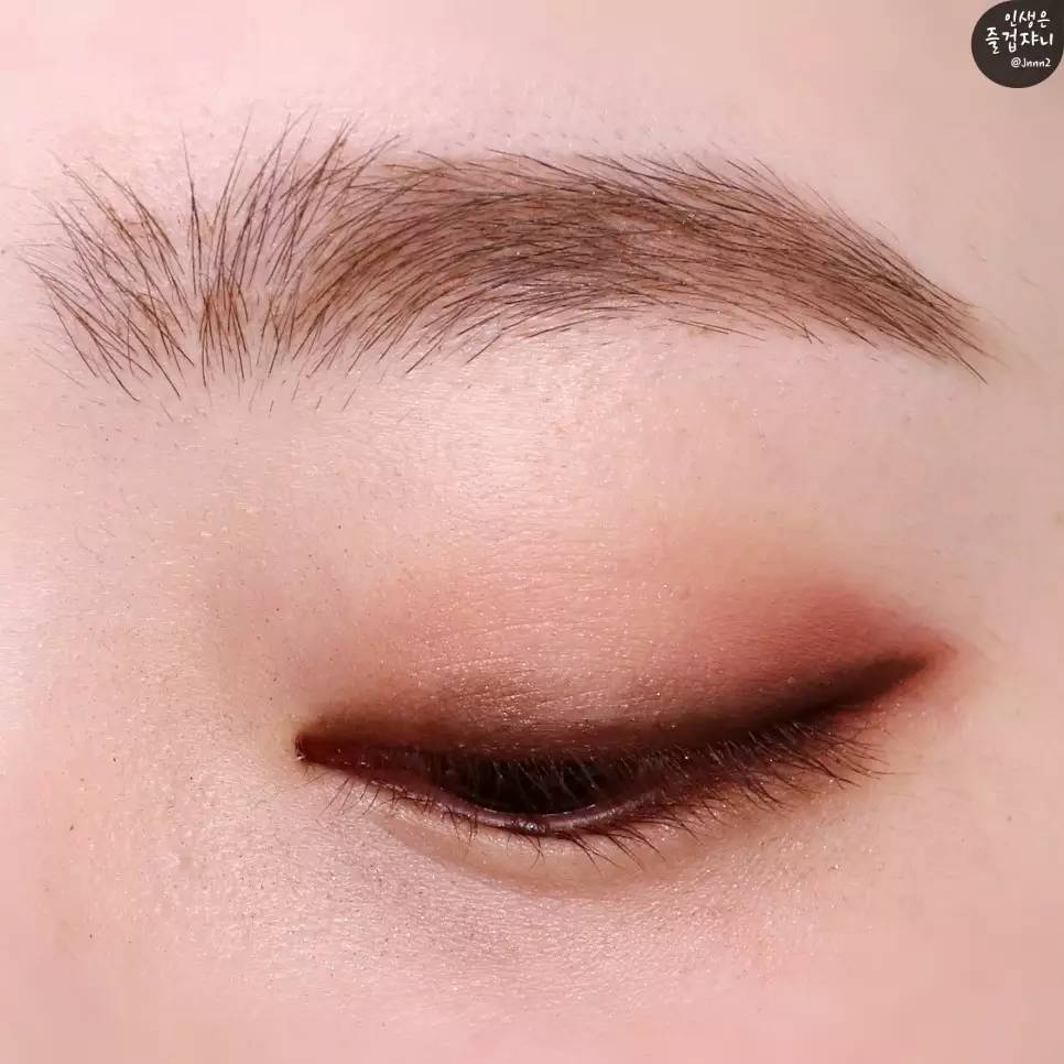 内双接近单眼皮如何画眼妆视频,单眼皮小眼睛内双肿眼泡眼妆教程