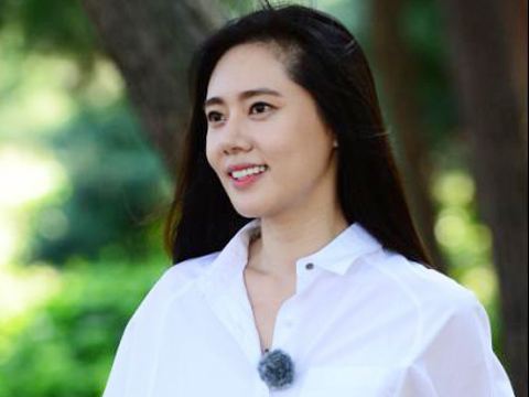 被亲生父母抛弃被养父母虐待完整,被父母抛弃的她