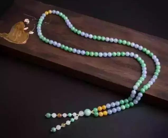 翡翠珠子戴脖子的76颗寓意,翡翠手串珠子颗数讲究