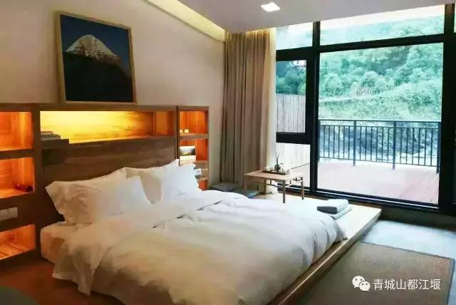 四川旅游一条很直的公路,四川唯一一条有路灯的高速公路