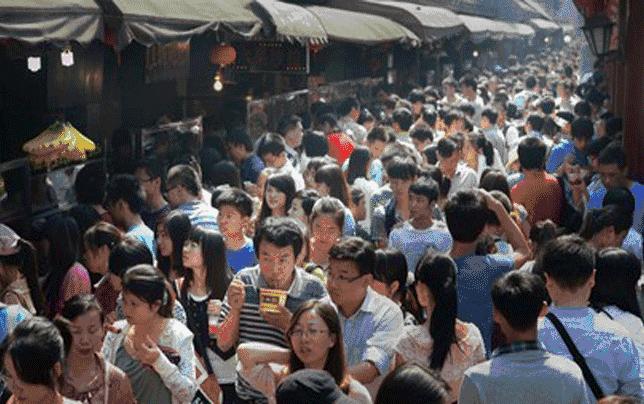 刘亦菲周冬雨出发巴黎时装周,国庆一定要出去浪