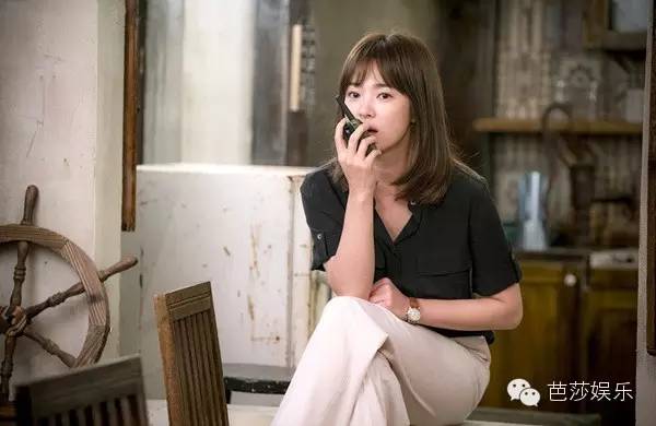 太阳的后裔为啥选宋仲基,太阳的后裔宋仲基帮宋慧乔扎头发