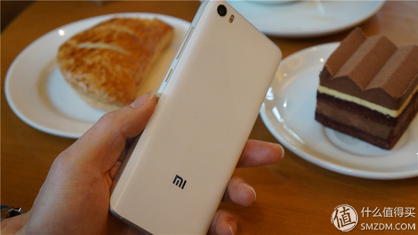 年轻人第一部旗舰机,年轻人的第一台手机小米