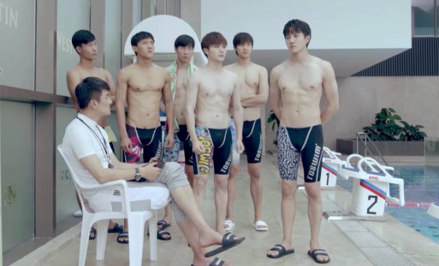 mike帅气腹肌,mike露腹肌