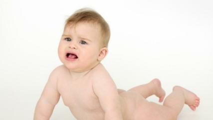 新生儿肚子发硬一直哭怎么回事,新生儿一直哭闹肚子咕噜响放屁