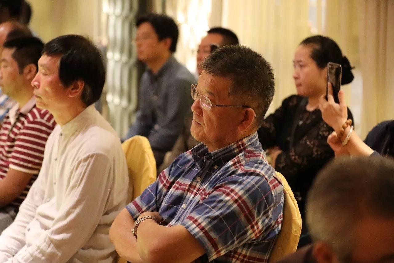 金风送爽同邀月下联,金风送爽迎中秋