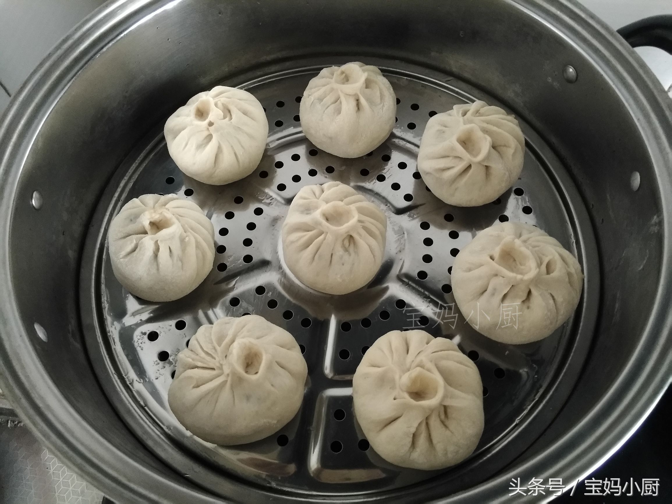 萝卜素馅包子最好吃的做法,自制香喷喷的猪肉萝卜馅包子