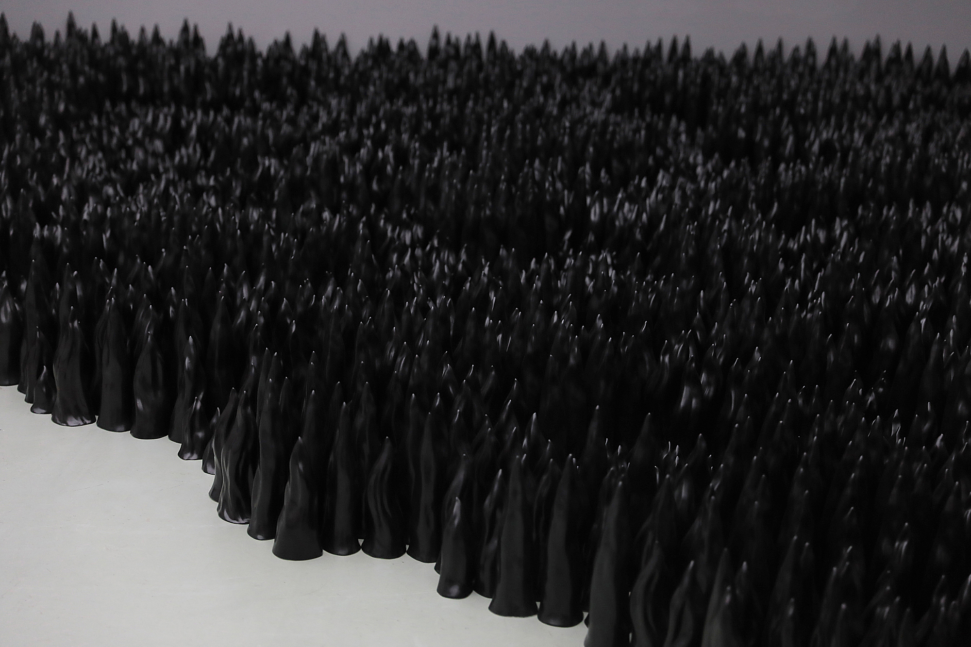 6个艺术主题回顾时尚界的150年：他们高喊“要*爱做**，不要战争”